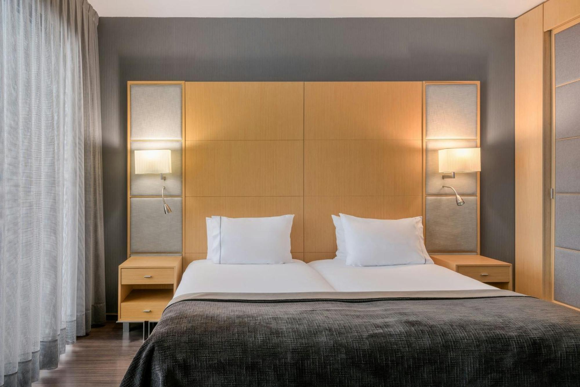 Ac Hotel Victoria Suites By Marriott 4*